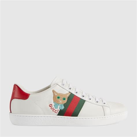 sfondo donna con gatto di gucci